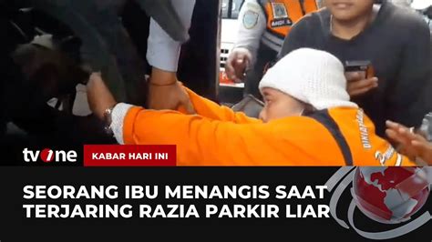 Menangis Histeris Seorang Ibu Tidak Rela Motornya Diangkut Petugas