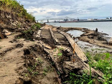 Mississippi Rivers Low Water Level Reveals Shipwreck Flipboard