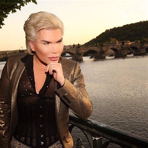 In Manette A Berlino Rodrigo Alves Il Ken Umano Ecco Che Cosa