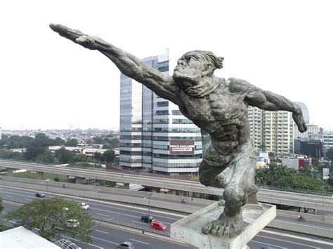 Monumen Dirgantara Poros Pameran Seni Rupa Koleksi Nasional Gni