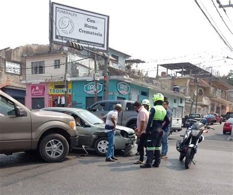 Chocan Veh Culo Y Camioneta En C Rdoba Qu Pas