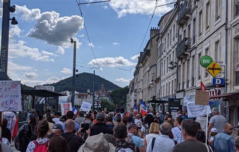 Entre 1600 Et 3000 Manifestants Contre Le Pass Sanitaire Dans Les Rues