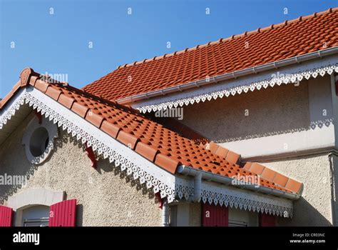 Roof Eaves High Resolution Stock Photography and Images - Alamy