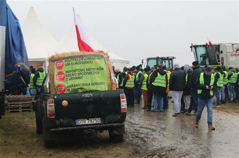 Rolnicy wyjechali na drogi Utrudnienia dla kierowców pod Wrocławiem