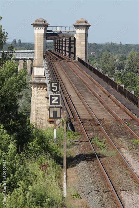 Pont De Chemin De Fer Entre Saint Vincent De Paul Et Cubzac Les Ponts