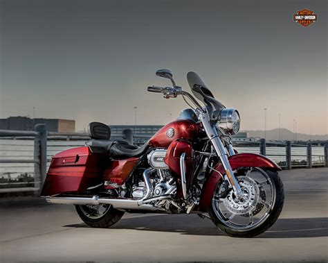 HARLEY-DAVIDSON CVO Road King (2013-2014) Specs, Performance & Photos ...