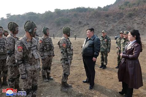 Kim Jong Un Supervis Ejercicios Militares Junto A Su Hija Y Pidi Al