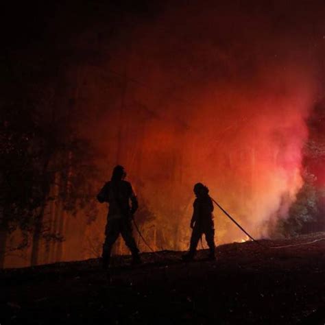 Ecuador envía bomberos a Chile para combatir ola de incendios