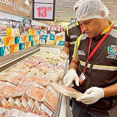 Procon Maricá autua supermercado que vendia produtos a validade