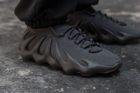 Yeezy Day Adidas Yeezy Kembali Dengan Warna Utility Black