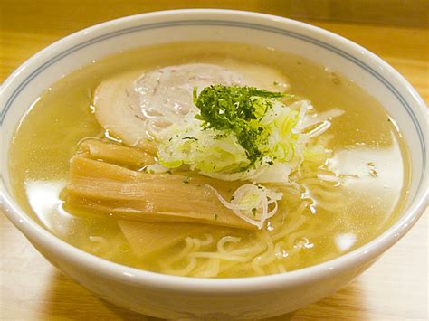 さっぱりあっさりが美味しいつるっと食べれる塩ラーメンレシピ♪｜recipememo レシピメモ