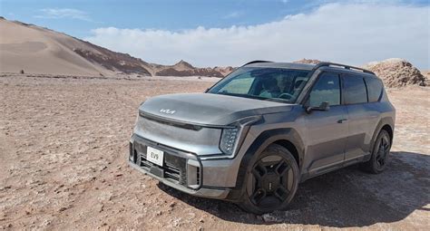 Manejamos en el desierto de Chile el nuevo Kia EV9 el vehículo