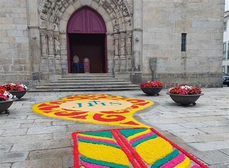 Tapetes De Flores Dão Cor às Ruas De Viana Do Castelo Viana Tv Uma