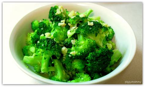 Mom's Crazy Kitchen: Stir Fried Garlic Broccoli