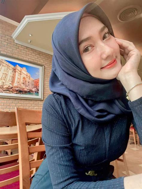 ปักพินโดย Beau Payakniti ใน Hijab And Muslimahs Fashion ในปี 2023