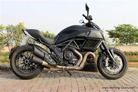 Ducati Diavel: First Ride Review - Shifting-Gears