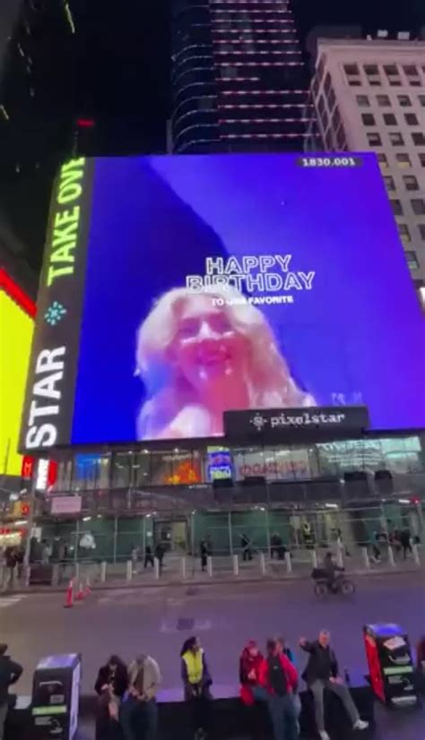 Lorde Fans Came Together To Put Up A Happy Birthday Message For The