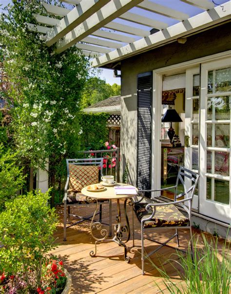 18 Outdoor Breakfast Nook Ideas For Bright And Beautiful Morning