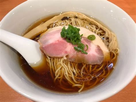 『醤油らぁ麺 800円』らぁ麺 はやし田 池袋店のレビュー ラーメンデータベース