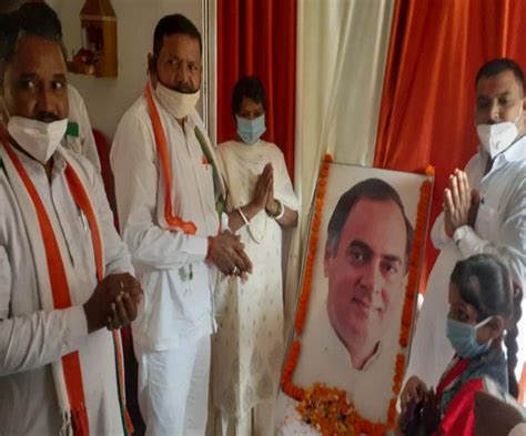 Rajiv Gandhi Birth Anniversary धनबाद कांग्रेस ने पूर्व प्रधानमंत्री को दी श्रद्धांजलि श्रीराम