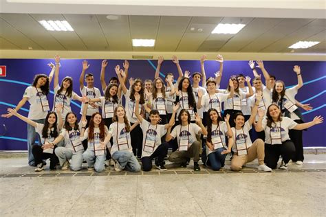 Ganhando o Mundo estudantes do Paraná começam a embarcar para