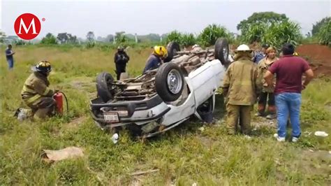 Reportan choque entre una camioneta y un tractocamión en Veracruz hay