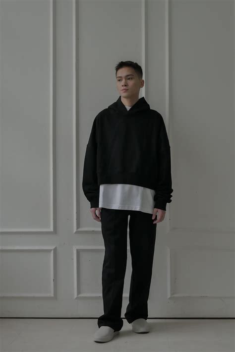 DAILY CROPPED HOODIE - BLACK – GONE