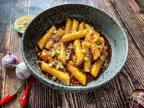 Tteokbokki Koreanischer Reiskuchen mit scharfer Soße