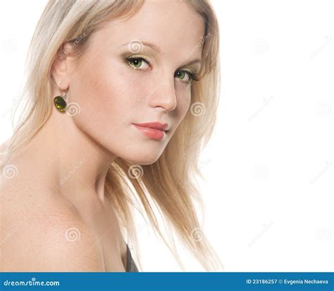 Visage D Une Belle Jeune Fille Blonde Image Stock Image Du Yeux Sain 23186257