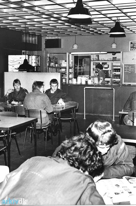 arkiv dk Soldater i kantinen på Vordingborg Kaserne Ca 1980