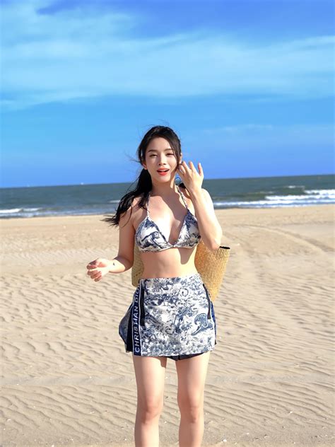 DJ đẹp nhất Đà Nẵng diện bikini triệu đồng khoe vóc dáng như búp bê trên biển Người đẹp