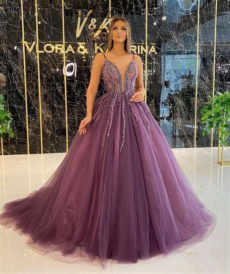 Pin By Paloma Barragan On Purple Fashion Ball Gowns Fashion Outfits