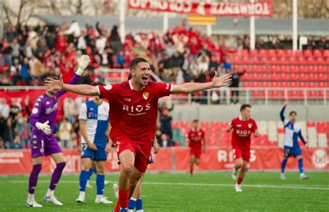 El Terrassa FC regna al derbi vallesà amb un Estadi Olímpic de festa