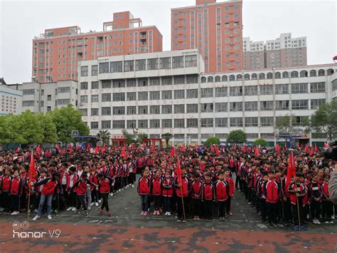 立足实战开展演练 提高应急处置能力：西平县实验小学举行消防应急演练