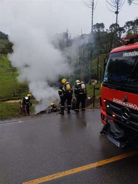 Motorista Capota Carro E Morre Carbonizado Ap S Inc Ndio Em Santa Catarina