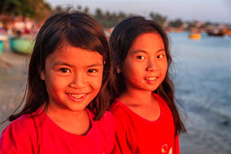 Vietnamese Girls Posing On The Beach Vietnam Stock Photo Download