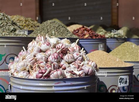 Herbs and spices being sold in the souk in Marrakech Stock Photo - Alamy