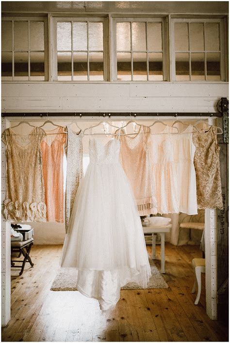 Fall Wedding at the Rustic Wedding Barn - Ariana Tennyson Photography