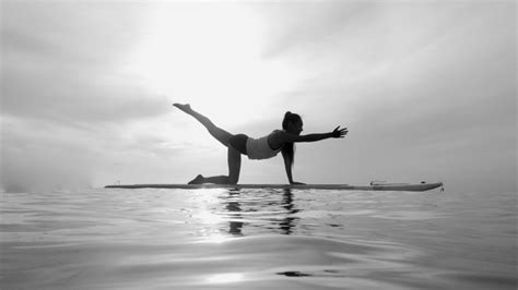 Waikiki Nighttime SUP Yoga Top Oahu Experience