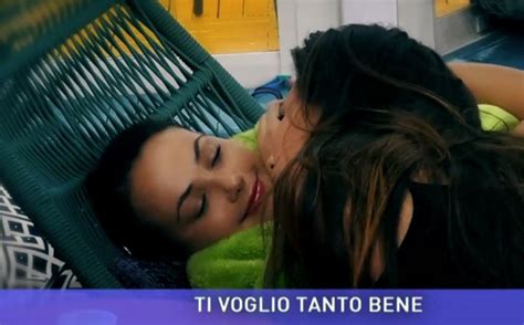 Adua Del Vesco E Dayane Mello Baci Lesbo Al Grande Fratello Vip Foto