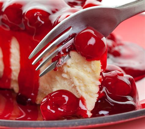 Tarta De Cuajada Con Mermelada De Cereza Helios