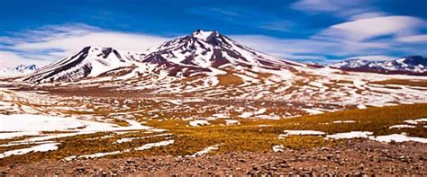 Piedras Rojas Y Lagunas Altiplanicas