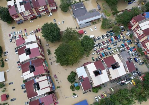 Floods Hit 7 States In Malaysia Thousands More Evacuated Malaysia