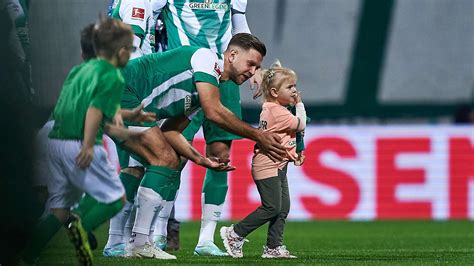 Werder Bremen Besonderer Moment für Niclas Füllkrug mit der Tochter