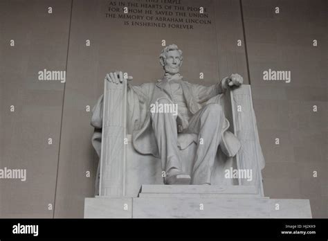 Statue of Abraham Lincoln at the Lincoln Memorial Stock Photo - Alamy