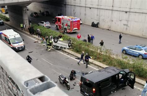 Incidenti Stradali Una Ragazza Morta E Sei Feriti A Palermo Notizie