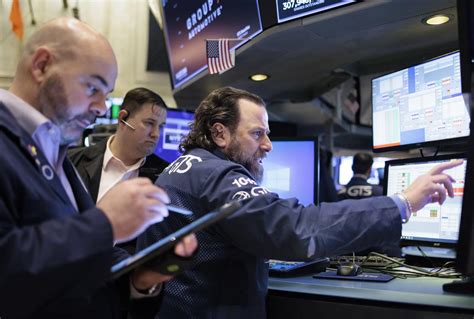 Wall Street Cierra En Rojo Y El Dow Jones Baja Un 038 Por Las Actas