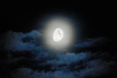 Moonshine Half Moon Shining Between Clouds Multiple Expos Flickr