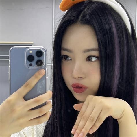 Pin On LESSERAFIM Mirror Selfie Twitter Icon Kpop