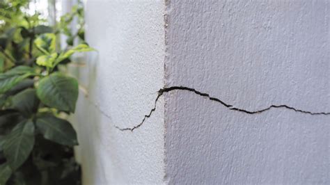 Identifying And Repairing Stucco Cracks Guide By Stucco Champions